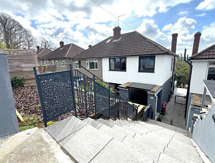 4 Bedroom Semi Detached House To Rent In Broom Mead, Bexleyheath, DA6