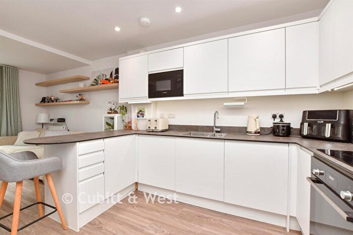 2 Bedroom Apartment For Sale In Purley Hill, Purley, Surrey, CR8