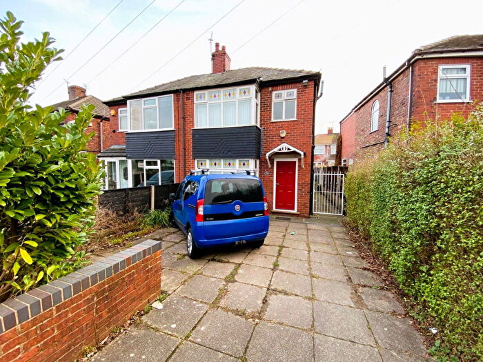 3 Bedroom Semi Detached House For Sale In Hollinwood Avenue, Chadderton, Oldham, OL9