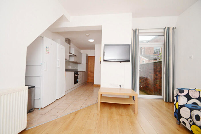 5 Bedroom End Of Terrace House To Rent In Bed Brailsford Road, Fallowfield, Manchester, M14