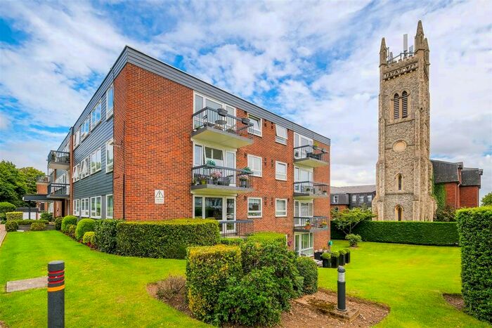 2 Bedroom Flat To Rent In Palmerston Road, Buckhurst Hill, IG9