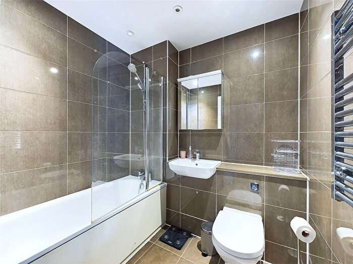 1 Bedroom Flat To Rent In Lower Richmond Road, Kew, Richmond, TW9