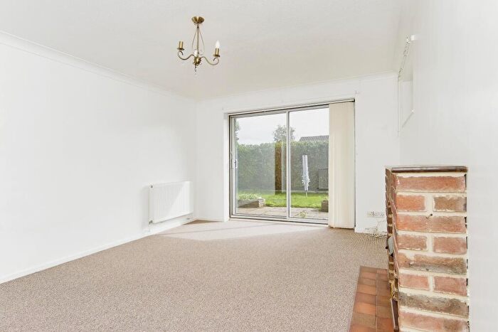 2 Bedroom Bungalow To Rent In Woods Drive, Apse Heath, PO36