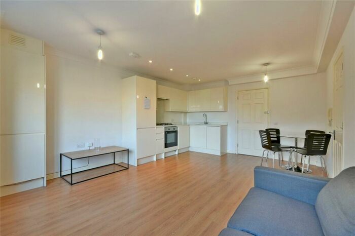 2 Bedroom Flat To Rent In Vallance Road, Whitechapel, E1