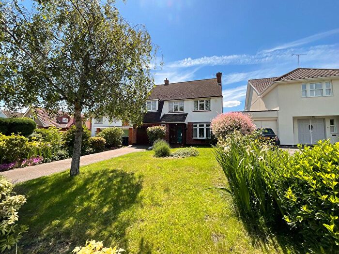 4 Bedroom Detached House For Sale In Southchurch Boulevard, Southend-on-Sea, SS2