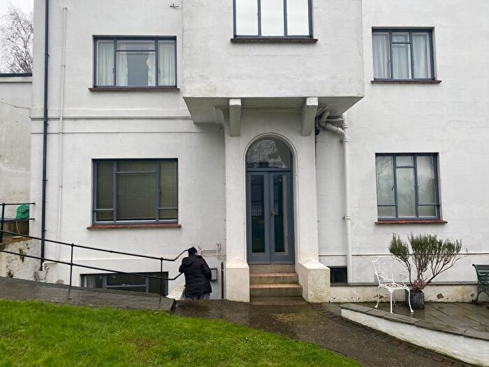 4 Bedroom Semi-Detached House To Rent In Bean Road, Greenhithe, Kent, DA9