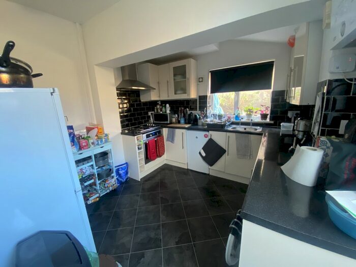 5 Bedroom Property To Rent In Talworth Street, Roath, Cardiff, CF24