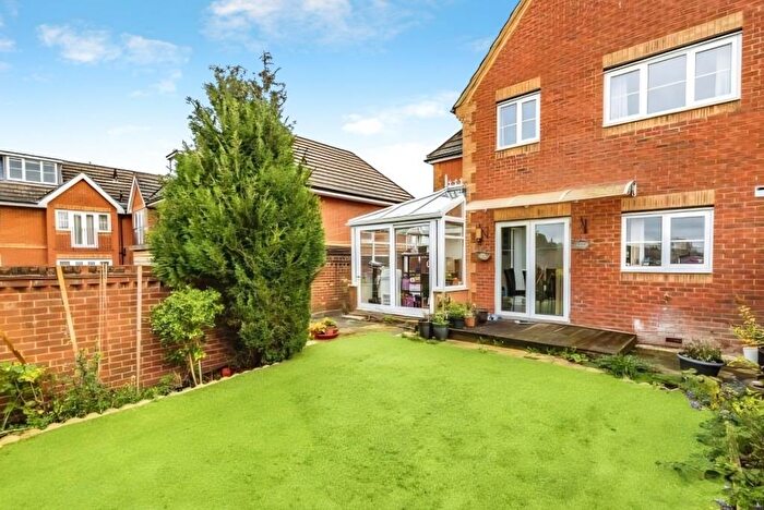 4 Bedroom End Of Terrace House To Rent In Havelock Road, Wokingham, RG41