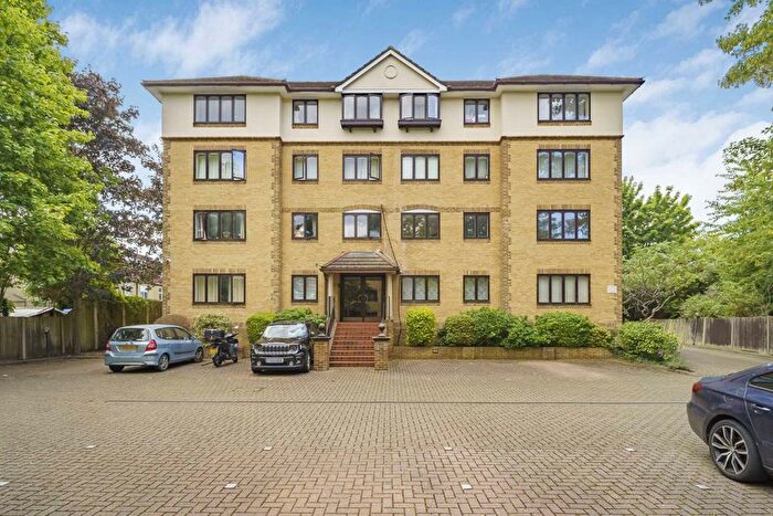 2 Bedroom Flat For Sale In Rothesay Avenue, West Wimbledon, SW20