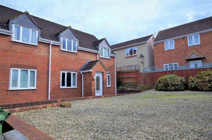 1 Bedroom Flat To Rent In High Street, Cam, GL11