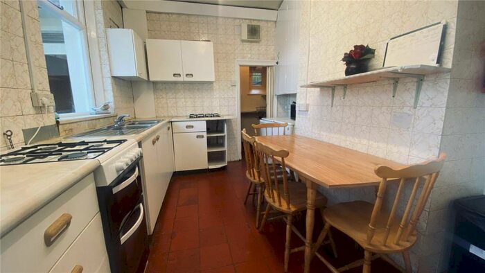 4 Bedroom Semi-Detached House To Rent In Caernarfon Road, Bangor, Gwynedd, LL57