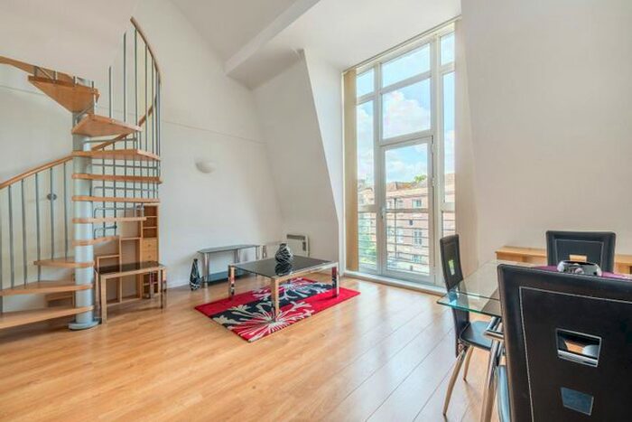 1 Bedroom Flat To Rent In Whitton Road, Twickenham, TW1