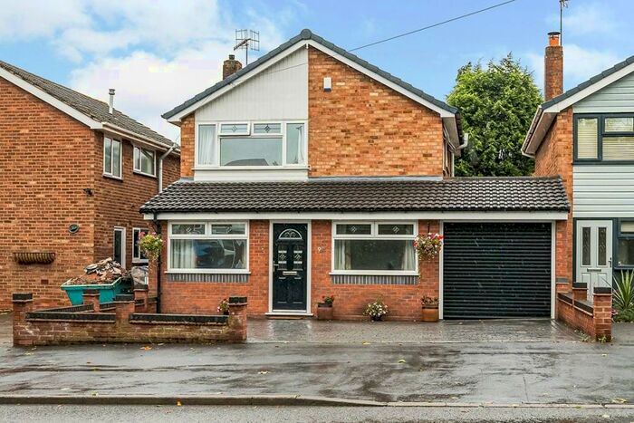 3 Bedroom Detached House To Rent In Bromley Lane, Kingswinford, West Midlands, DY6