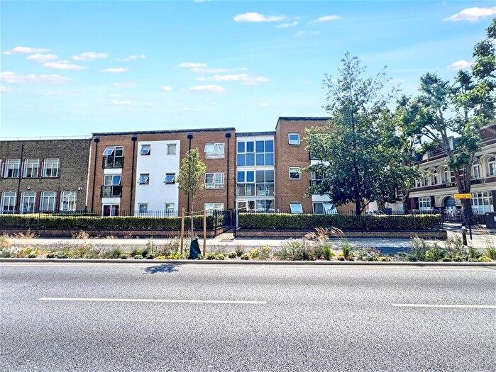 2 Bedroom Flat To Rent In Candlelight Court, Romford Road, Stratford, E15