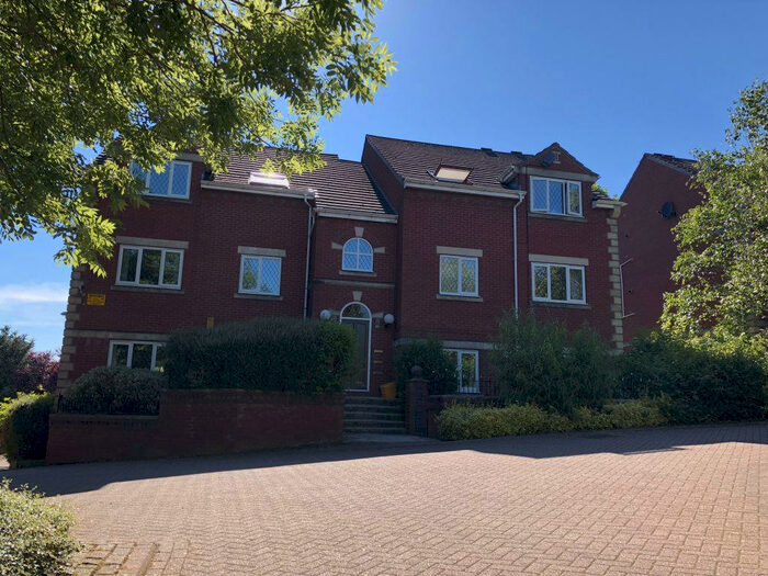 2 Bedroom House To Rent In Highthorne Court, Shadwell, LS17