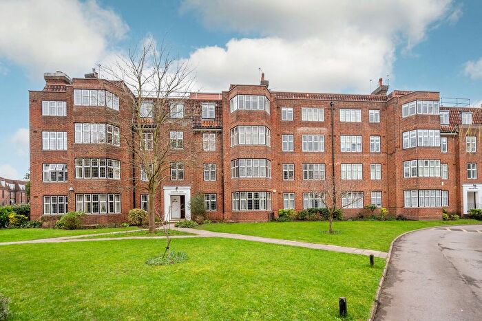 4 Bedroom Flat For Sale In Portsmouth Road, Putney Heath, London, SW15