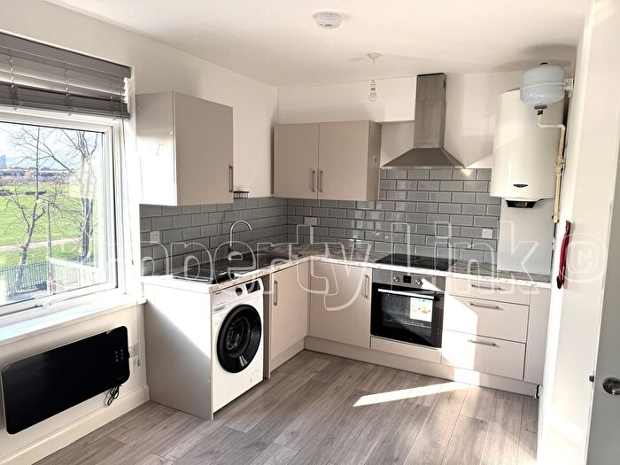 1 Bedroom Flat To Rent In Lodge Avenue, Dagenham, RM8