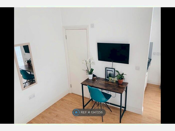 Studio To Rent In Camden High Street, London, NW1