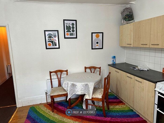 2 Bedroom Flat To Rent In Hudson Road, Leeds, LS9