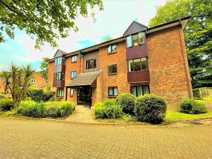 1 Bedroom Flat To Rent In Puttocks Close, Haslemere, GU27