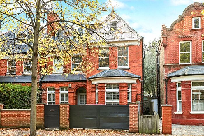 3 Bedroom Flat For Sale In Dukes Avenue, London, W4