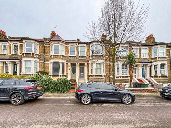 2 Bedroom Maisonette To Rent In West Avenue Road, Walthamstow Village, London, E17