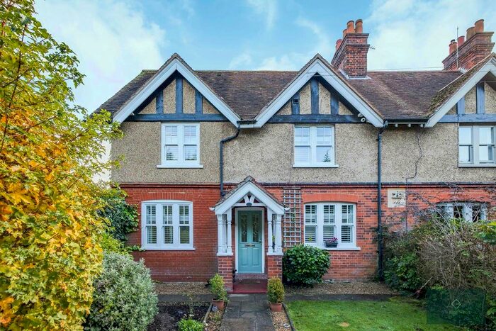 5 Bedroom Property For Sale In Ponsbourne Park, Newgate Street, Hertford SG13