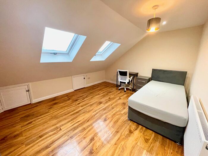 House To Rent In Princes Avenue, N13