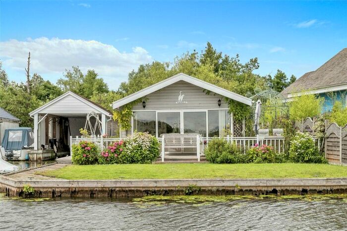 3 Bedroom Bungalow For Sale In Crabbetts Marsh, Horning, Norwich, NR12