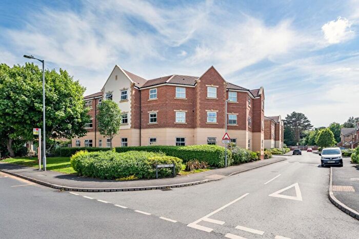 2 Bedroom Flat For Sale In Rhos On Sea, Colwyn Bay, LL28