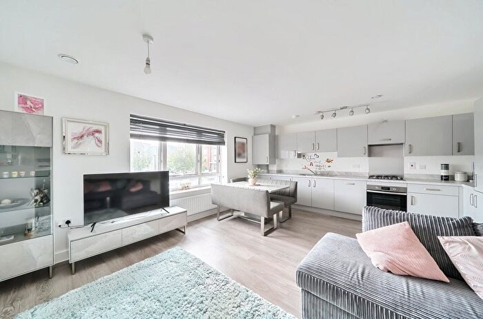 2 Bedroom Flat For Sale In Thornton Side, Redhill, Surrey, RH1