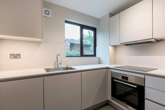 1 Bedroom Flat To Rent In Dunnock Close, London, N9