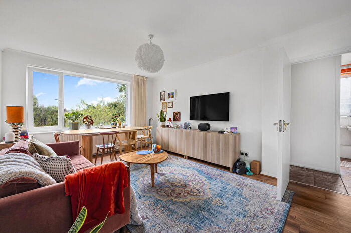 2 Bedroom Apartment For Sale In Southgate Road, Islington, London, N1