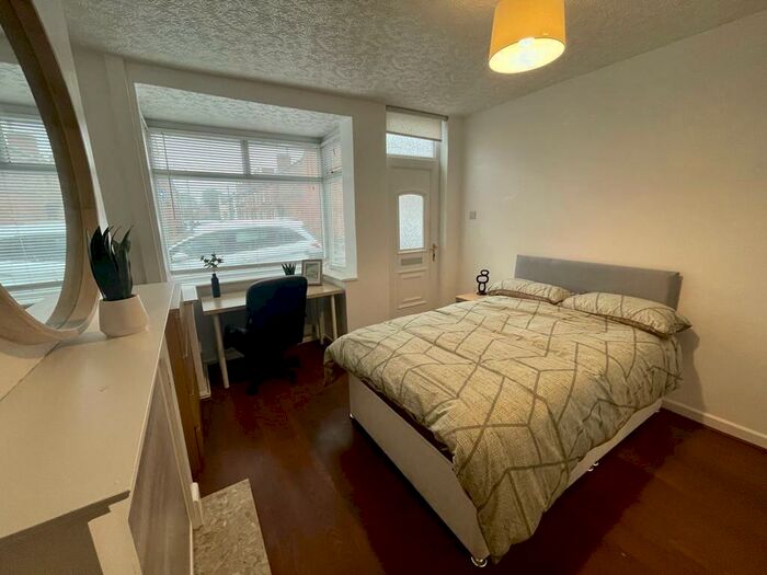 3 Bedroom Terraced House To Rent In Brand New En-suite Rooms -don't Miss Out!!! -available Sept, LN5