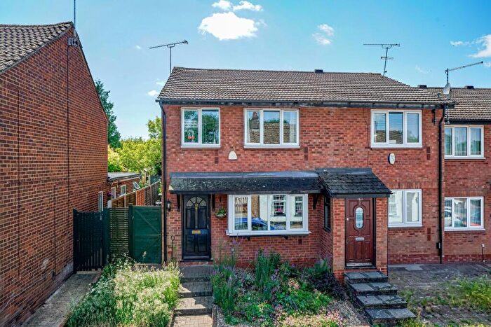3 Bedroom End Of Terrace House For Sale In Summer Street, Slip End, LU1