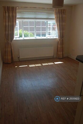 2 Bedroom Flat To Rent In Princess Avenue, Bognor Regis, PO21