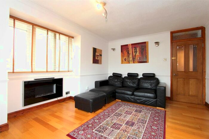 1 Bedroom Flat To Rent In Springwood Crescent, Edgware, HA8