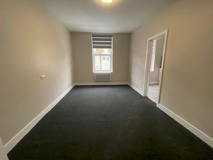 Studio To Rent In Blythe Road, Sheperds Bush, London W14