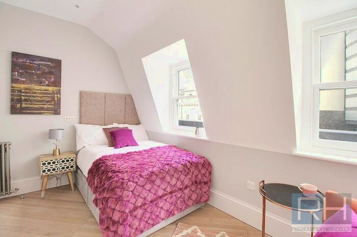 Studio To Rent In Tooley Street, London Bridge, London, SE1