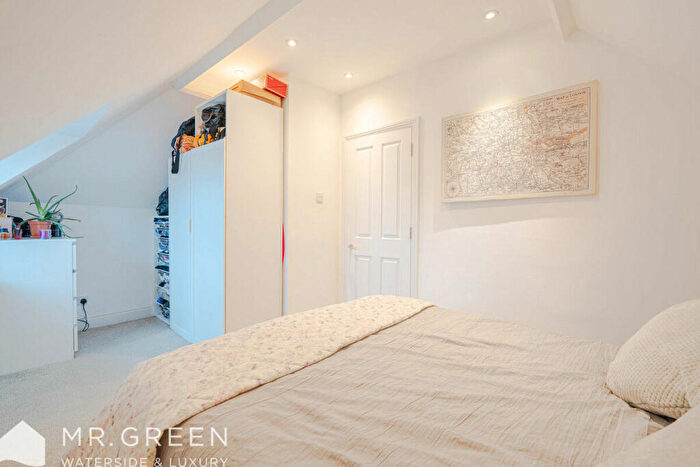 1 Bedroom Apartment For Sale In Southbourne Grove, Bournemouth, Dorset, BH6