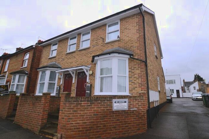 1 Bedroom Flat To Rent In Holywell Road, West Watford, WD18