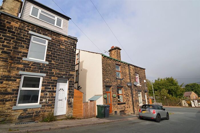 3 Bedroom Town House To Rent In Bracewell Street, Keighley, BD21