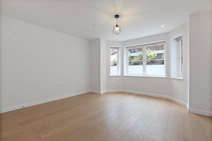 2 Bedroom Apartment To Rent In Compayne Gardens, South Hampstead, NW6