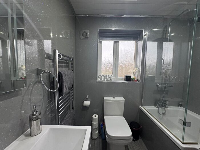 4 Bedroom Detached House For Sale In Valemount, Hadfield, Glossop, SK13