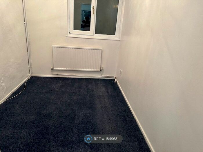 3 Bedroom Terraced House To Rent In Turnpike Close, London, SE8