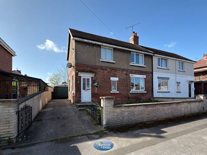 3 Bedroom Semi Detached House For Sale In Dukeries Crescent, Worksop, S80