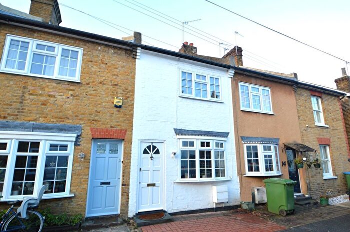 2 Bedroom Terraced House For Sale In Pantile Road, Weybridge, KT13