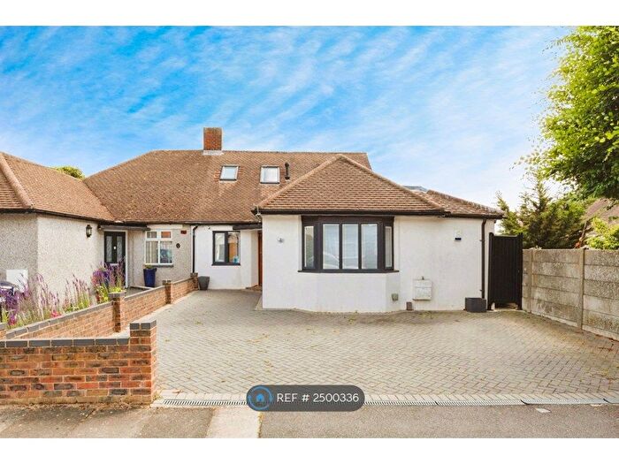 4 Bedroom Bungalow To Rent In Meriden Close, Barkingside, IG6