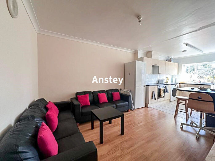 6 Bedroom Semi-Detached House To Rent In Upper Shaftesbury Avenue, Southampton, SO17