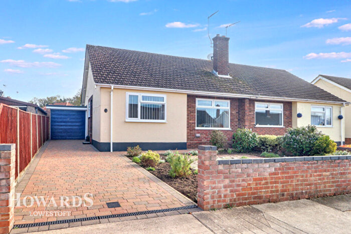 2 Bedroom Semi-Detached Bungalow For Sale In Longden Avenue, Lowestoft, NR32